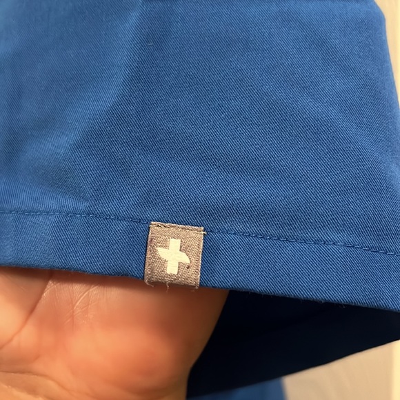 Figs Casma™ Three-Pocket Scrub Top Royal Blue I have 4 tops available all XXL - Picture 5 of 5